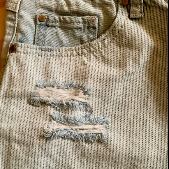 REWASH DISTRESSED SOLID/STRIPE SHORTS SIZE 27 - Picture 6 of 9